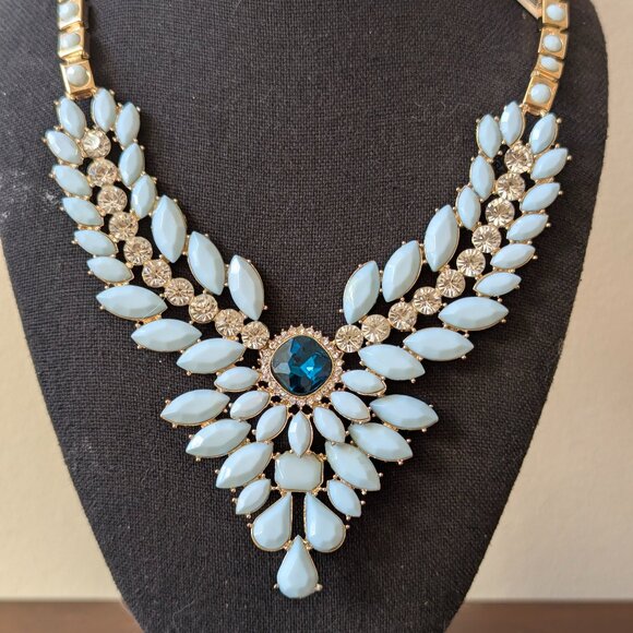 Lovely Regal Statement Necklace NWT - Picture 1 of 6